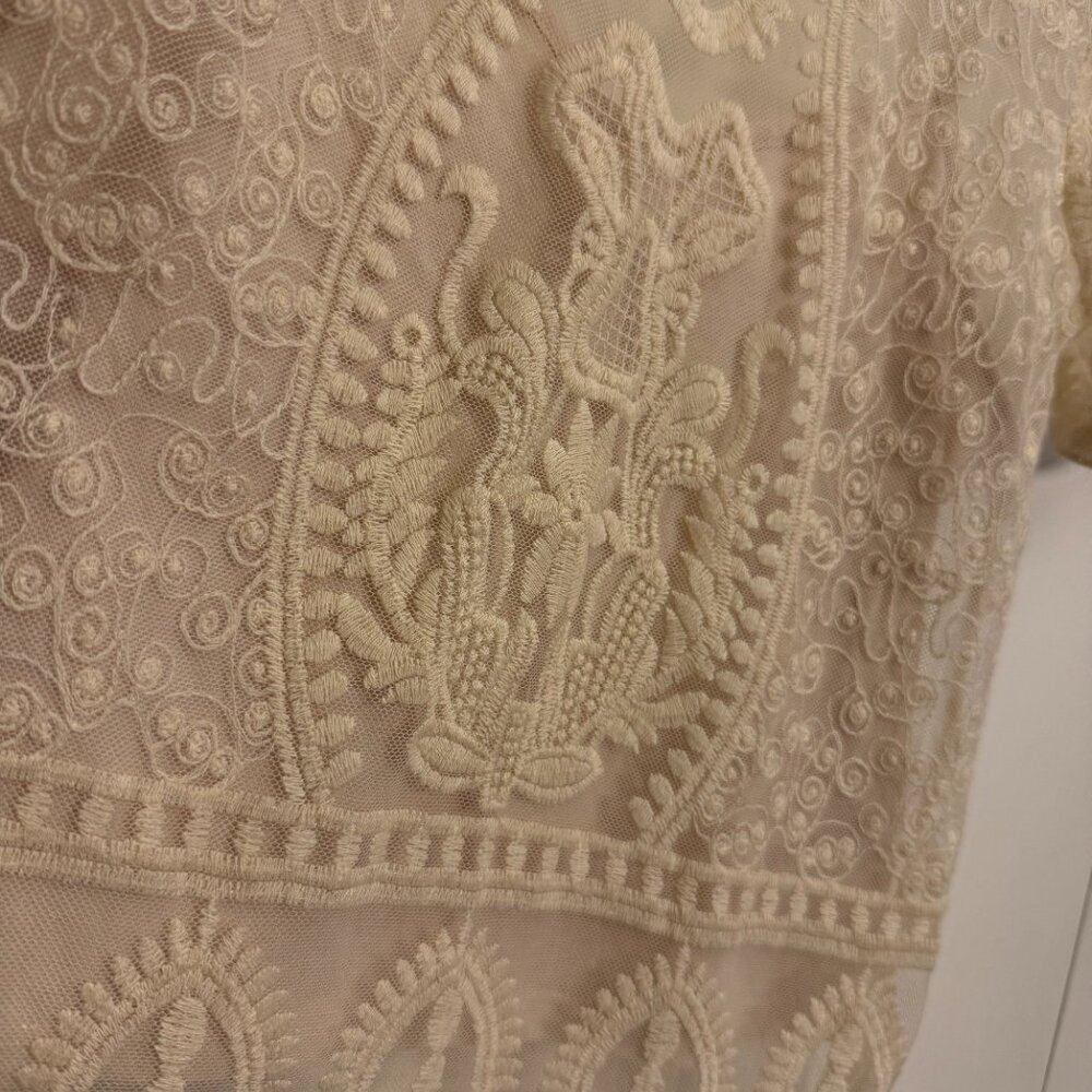 Flower Lace/Mesh Blouse - Picture 2 of 6